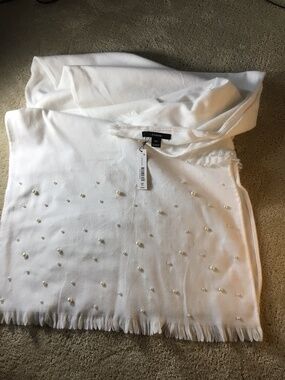 Beige shawl with pearls, size 0/s, brand new, never worn, Cezanne brand.